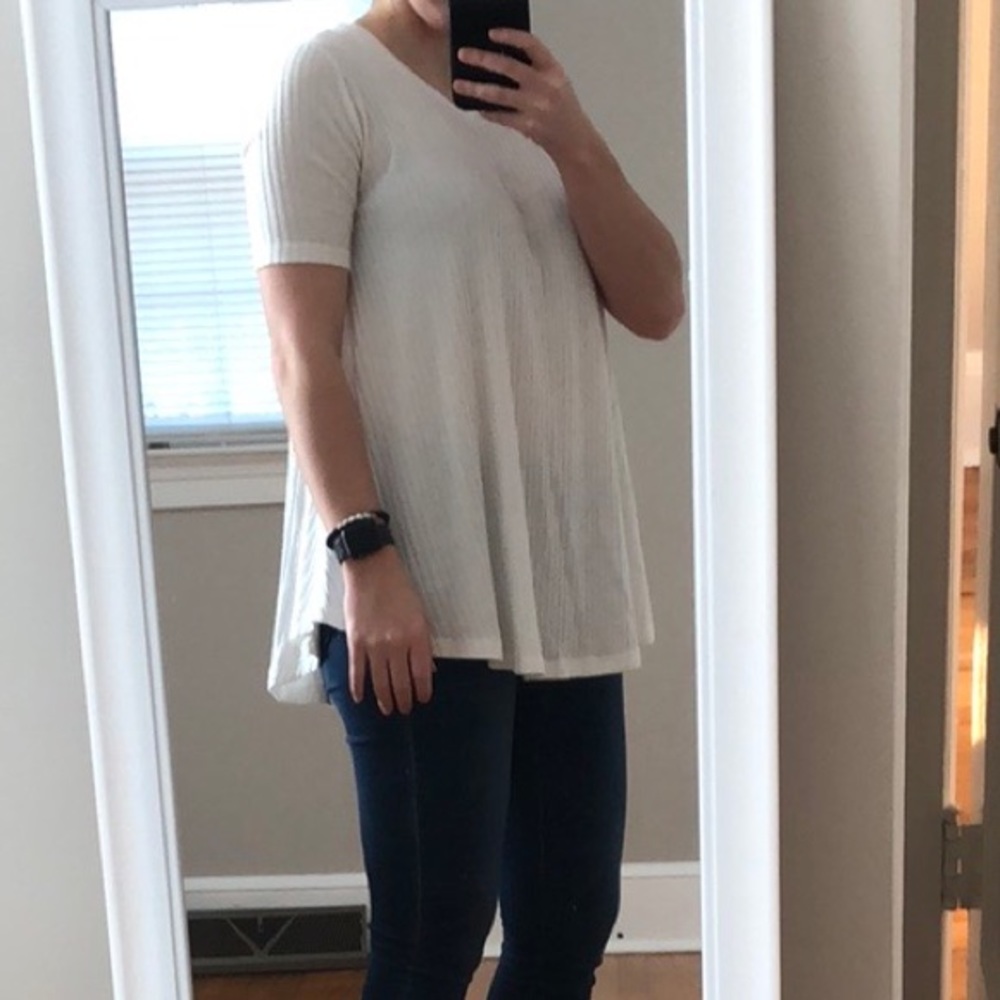 White tunic - Picture 2 of 5